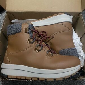 NIB COLUMBIA MORITZA BOOTS WATERPROOF LEATHER 8.5
